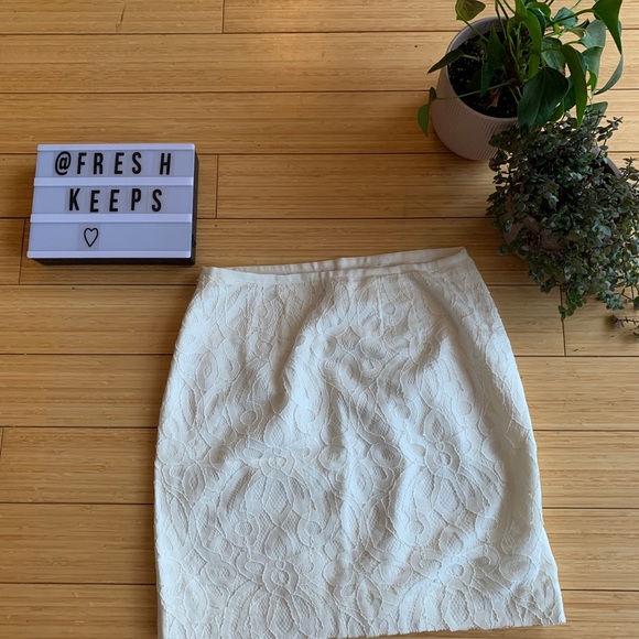 White lace skirt from LOFT. - Picture 4 of 4